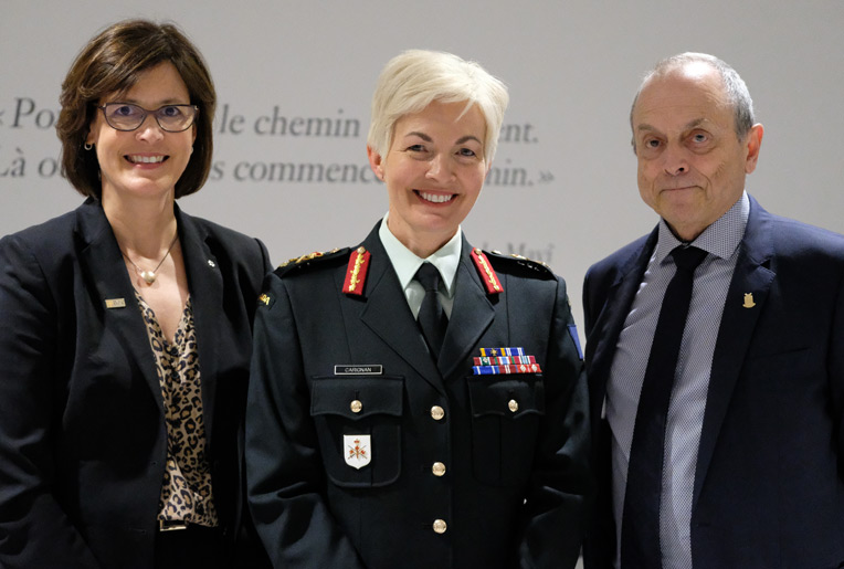 Sophie D'Amours, rectrice, Jennie Carignan, doctorat honoris causa, et Michel Gendron, doyen