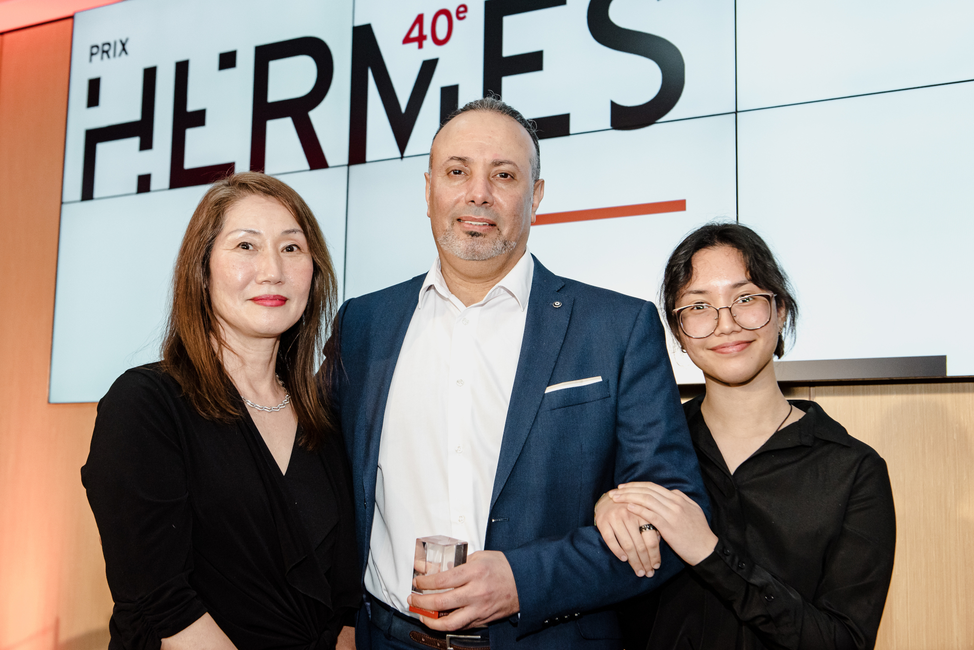 Nizar Souiden et ses proches lors de la remise de son prix Hermès d'excellence en recherche